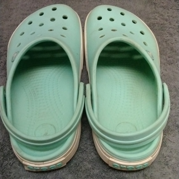 Youth CROCS in Mint Green - Size 6 - Picture 4 of 10